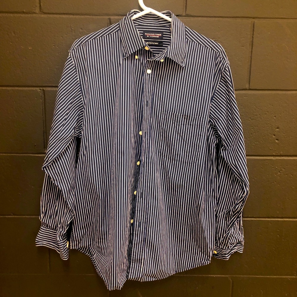 💙 Roundtree & Yorke Navy Blue Striped Button Down